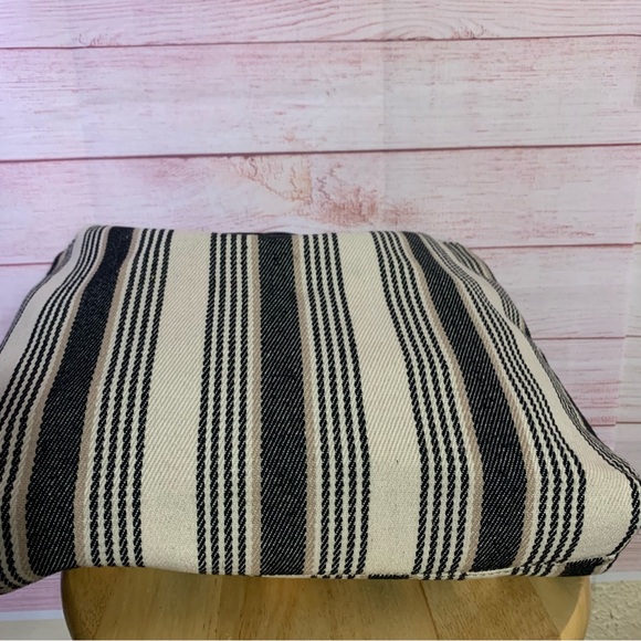 JustFab‎ First Class Getaway Tote - Picture 9 of 10